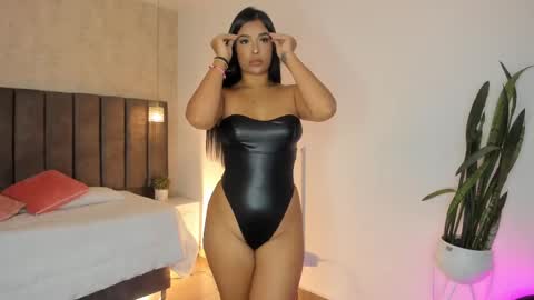 Snapshot of victoriaregia1 chatting on 02.22.25 Maria Victoria online show from 02.22.25