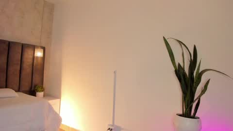 Snapshot of victoriaregia1 chatting on 02.27.25 Maria Victoria online show from 02.27.25