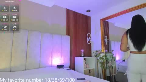 Snapshot of victoriaregia1 chatting on 09.14.25 Maria Victoria online show from 09.14.25
