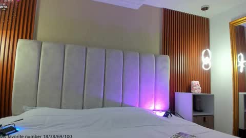 Maria Victoria online show from 11.14.25