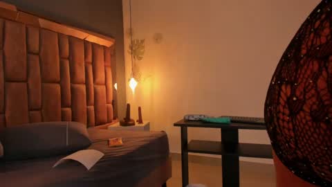 Victoria  online show from 02.03.25