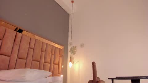 Victoria  online show from 02.26.25