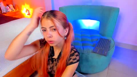 Snapshot of victoriasmithtv chatting on 03.12.25 victoriasmithtv online show from 03.12.25