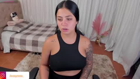 V  I C  T O R I A  online show from 12.05.24