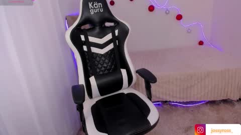 V  I C  T O R I A  online show from 11.19.25