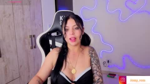 V  I C  T O R I A  online show from 02.28.26