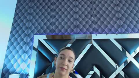 Snapshot of victtoria_lee chatting on 01.15.25 victtoria lee online show from 01.15.25