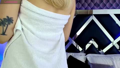 Snapshot of victtoria_lee chatting on 03.01.25 victtoria lee online show from 03.01.25