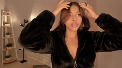 Snapshot of vienah chatting on 02.04.25 Karla online show from 02.04.25
