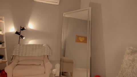 Snapshot of vienah chatting on 02.27.25 Karla online show from 02.27.25