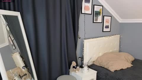 Snapshot of vienna_gones chatting on 03.27.26 Eva online show from 03.27.26