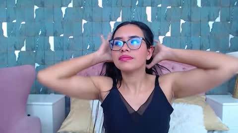 Snapshot of viictoriasecret chatting on 11.13.25 Viictoriasecret online show from 11.13.25