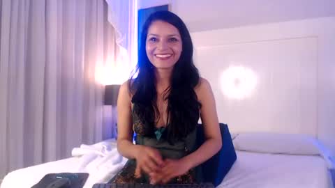 Snapshot of viiolet_smith chatting on 06.27.26 Violeth Smith online show from 06.27.26