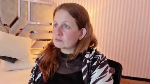 Snapshot of viioletamora chatting on 12.14.24 Violeta online show from 12.14.24