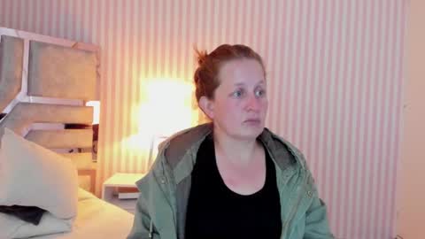 Snapshot of viioletamora chatting on 12.16.24 Violeta online show from 12.16.24