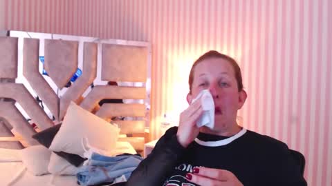 Snapshot of viioletamora chatting on 12.18.24 Violeta online show from 12.18.24