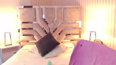 Snapshot of viioletamora chatting on 12.31.24 Violeta online show from 12.31.24