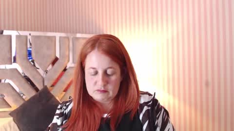 Snapshot of viioletamora chatting on 12.31.24 Violeta online show from 12.31.24