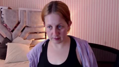 Snapshot of viioletamora chatting on 02.24.25 Violeta online show from 02.24.25