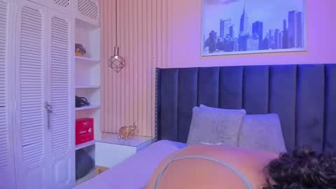 Viiolett online show from 01.05.25