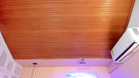 Viiolett online show from 10.04.25