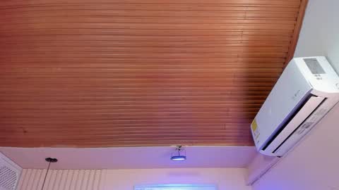 Viiolett online show from 10.16.25