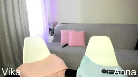 Snapshot of vik_and_love chatting on 06.25.26 Vika online show from 06.25.26