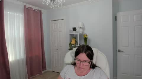 Snapshot of vika7333 chatting on 03.03.25 Ukrainian-woman online show from 03.03.25