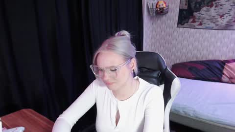 Snapshot of vikapowers chatting on 12.02.24 vikapowers online show from 12.02.24