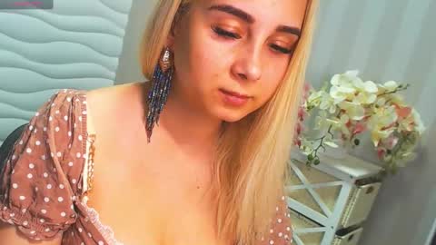 Snapshot of vikiwaitingforyou chatting on 12.02.24 Vitoria online show from 12.02.24