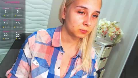 Snapshot of vikiwaitingforyou chatting on 12.18.24 Vitoria online show from 12.18.24