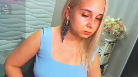 Snapshot of vikiwaitingforyou chatting on 12.18.24 Vitoria online show from 12.18.24