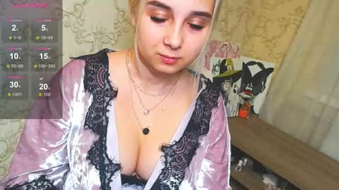 Snapshot of vikiwaitingforyou chatting on 12.27.24 Vitoria online show from 12.27.24