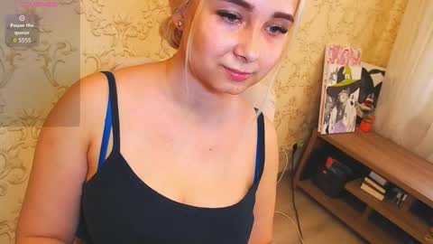 Snapshot of vikiwaitingforyou chatting on 02.08.25 Vitoria online show from 02.08.25