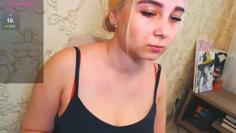 Snapshot of vikiwaitingforyou chatting on 02.09.25 Vitoria online show from 02.09.25