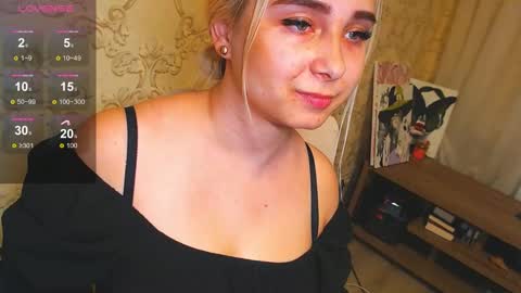 Snapshot of vikiwaitingforyou chatting on 02.19.25 Vitoria online show from 02.19.25