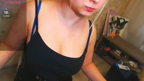Snapshot of vikiwaitingforyou chatting on 03.03.25 Vitoria online show from 03.03.25