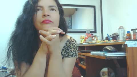 VIKKKTORIAAA online show from 10.04.25