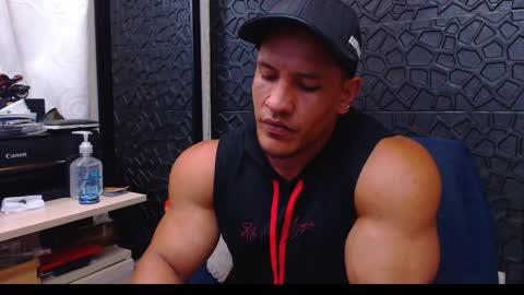 Viktor Herrera online show from 01.05.25