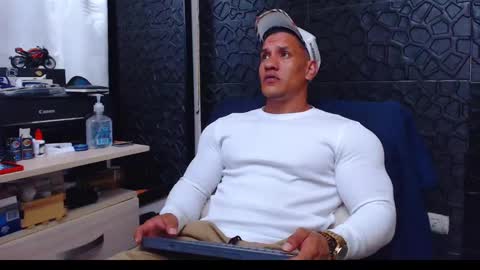 Viktor Herrera online show from 01.21.25