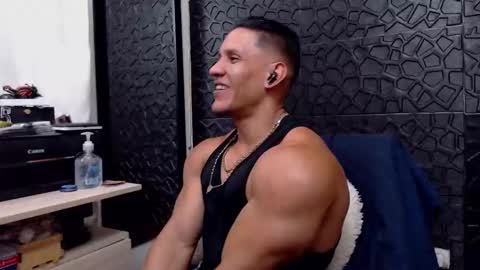 Viktor Herrera online show from 02.14.25