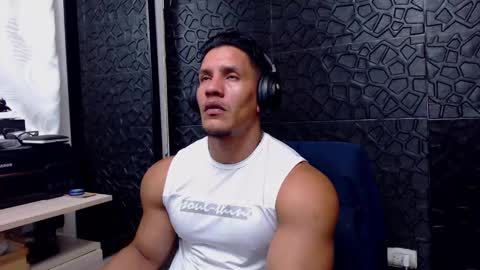 Viktor Herrera online show from 03.04.25