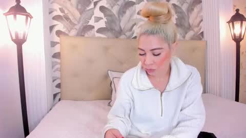 Snapshot of viktoria_davis_ chatting on 01.04.25 Viktoria online show from 01.04.25