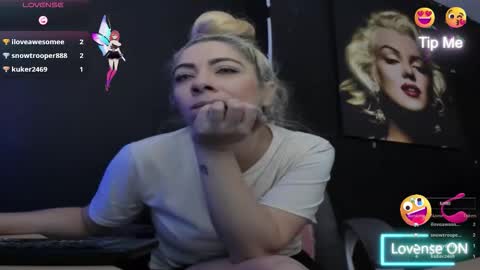 Snapshot of viktoria_davis_ chatting on 11.01.25 Viktoria online show from 11.01.25