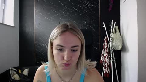 Snapshot of viktoria_lovely chatting on 07.28.26 viktoria_lovely online show from 07.28.26