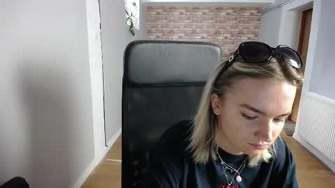 Snapshot of viktoria_lovely chatting on 07.29.26 viktoria_lovely online show from 07.29.26