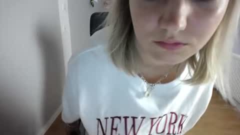 Snapshot of viktoria_lovely chatting on 07.31.26 viktoria_lovely online show from 07.31.26