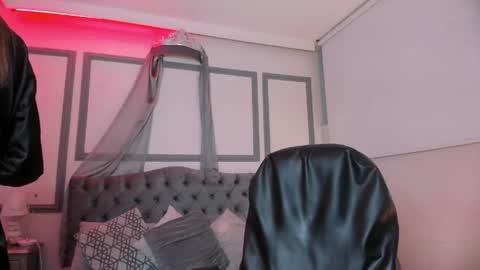 Victoria online show from 04.14.26