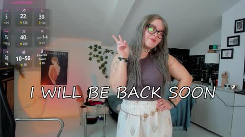 Snapshot of villyvici chatting on 03.19.26 Villy online show from 03.19.26