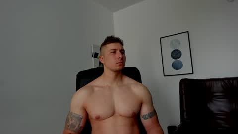 Snapshot of vincentt98 chatting on 08.04.26 vincentt98 online show from 08.04.26